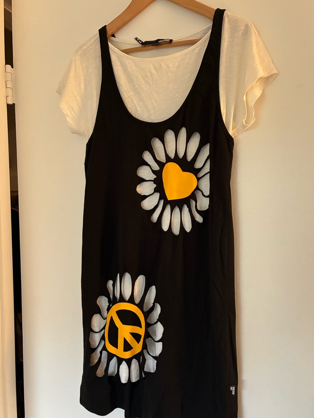 LOVE MOSCHINO Black/White Shift Dress Scoop Neck Short Sleeve Graphic Peace US 6